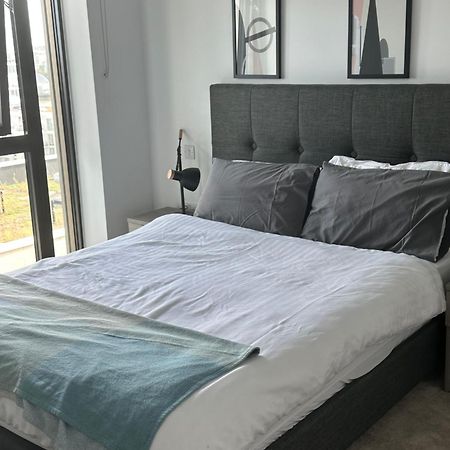 Spacious Modern 1 Bed Apartment. ลอนดอน ภายนอก รูปภาพ