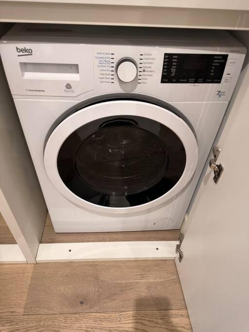 Spacious Modern 1 Bed Apartment. ลอนดอน ภายนอก รูปภาพ