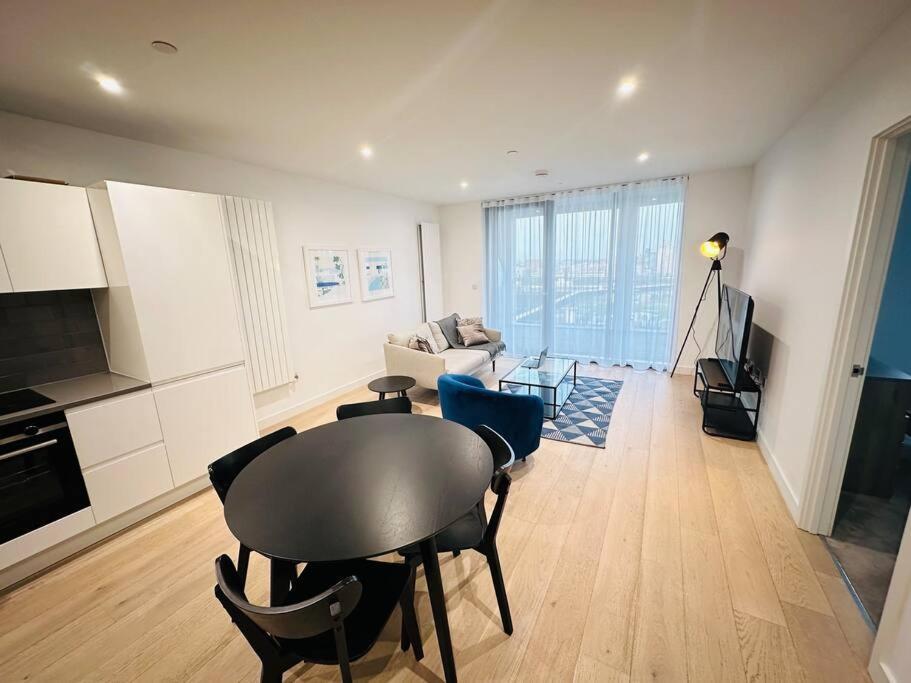 Spacious Modern 1 Bed Apartment. ลอนดอน ภายนอก รูปภาพ
