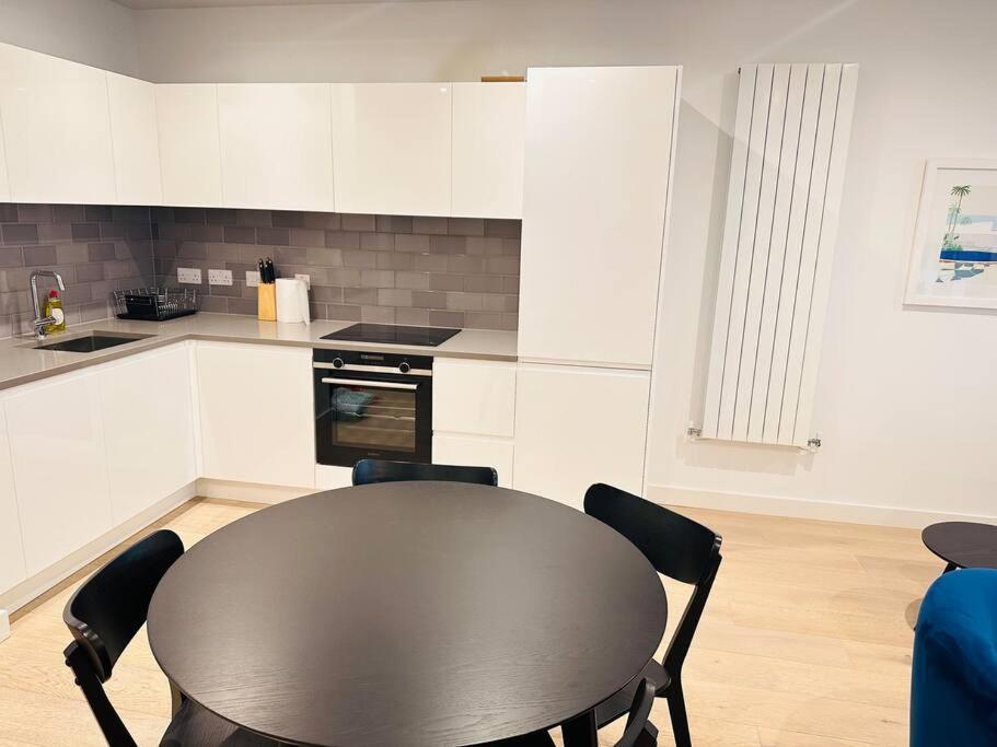 Spacious Modern 1 Bed Apartment. ลอนดอน ภายนอก รูปภาพ
