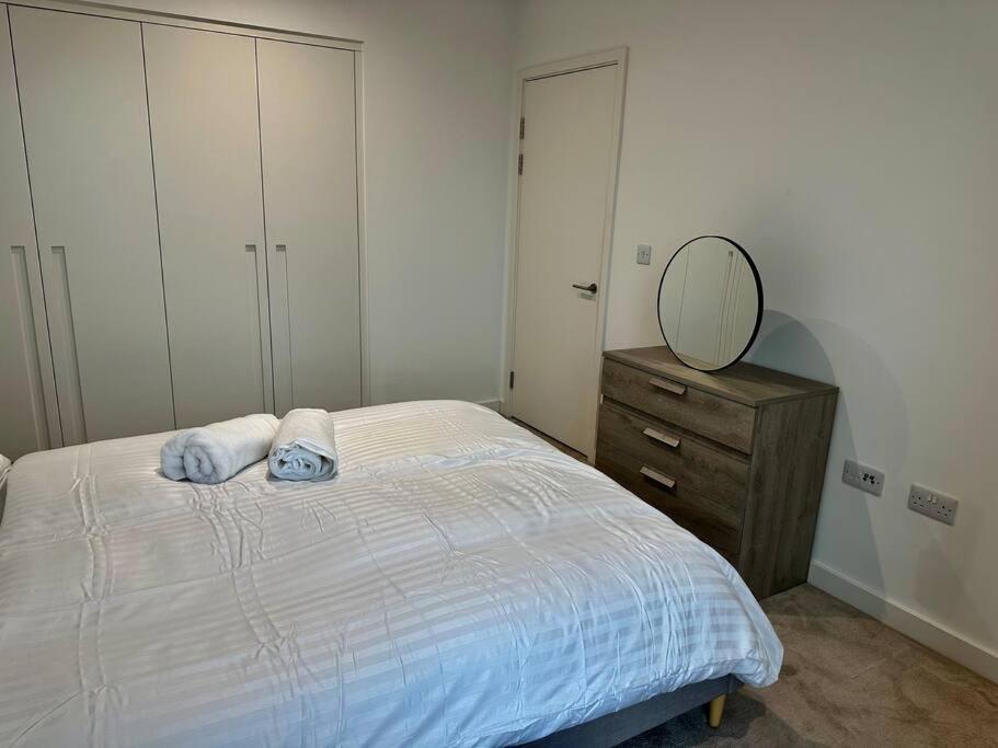 Spacious Modern 1 Bed Apartment. ลอนดอน ภายนอก รูปภาพ