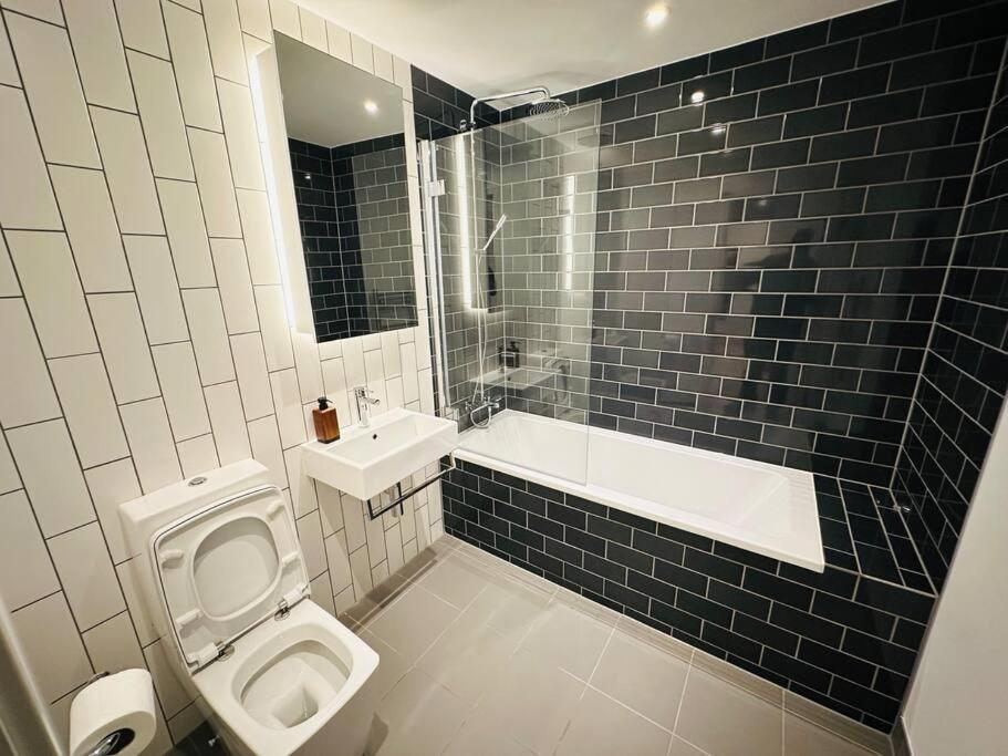 Spacious Modern 1 Bed Apartment. ลอนดอน ภายนอก รูปภาพ